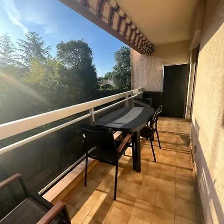 Apartment 2 Pieces Proche + Parking *